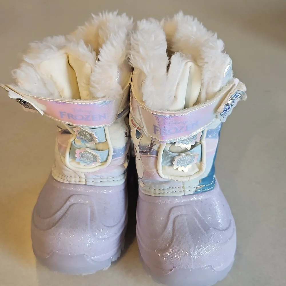 Frozen Light Up Snowboots